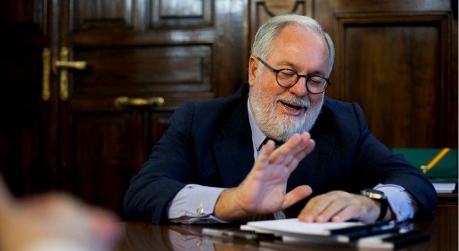 Cañete y su particular visión para reducir emisiones