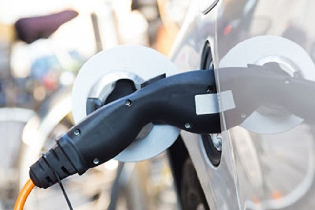 Aprobada en Madrid la compra de 32 cargadores rápidos para coches eléctricos