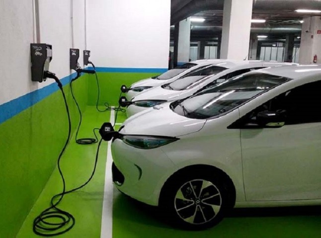 El PSOE exige al Gobierno regional que facilite la instalación de una red de recarga pública para vehículos eléctricos