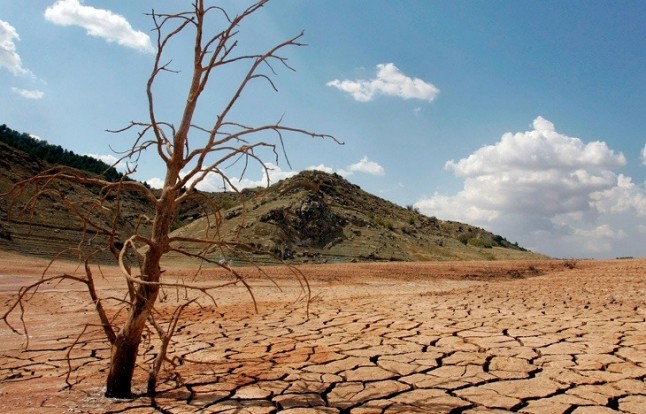 Obama alerta sobre los líderes que "explotan divisiones" y critica a los que niegan el cambio climático