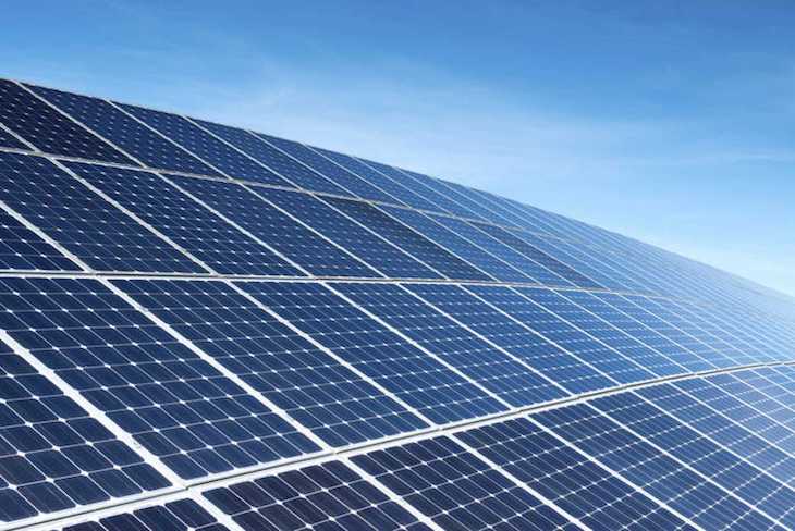 Las plantas fotovoltaicas instaladas en Extremadura ocupan apenas el 0