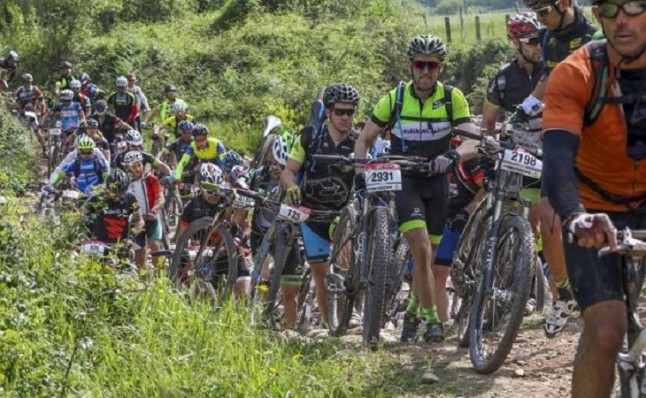 Libera y Los 10.000 del Soplao contra la basuraleza