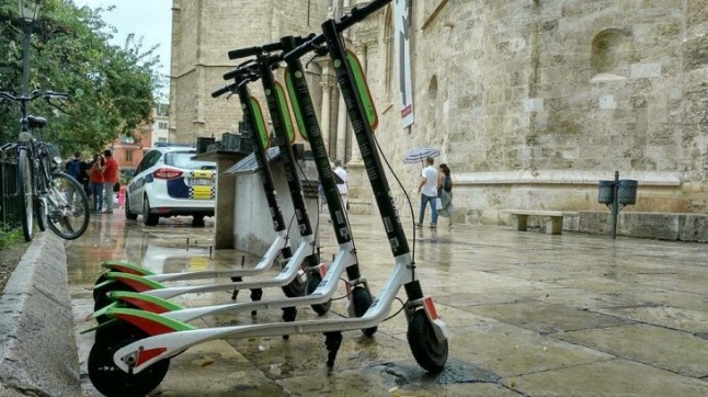 Valencia retira 48 patinetes eléctricos de alquiler