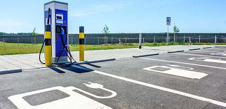 Fabricantes y ecologistas piden 11.000 puntos de carga para camiones en la UE para 2025