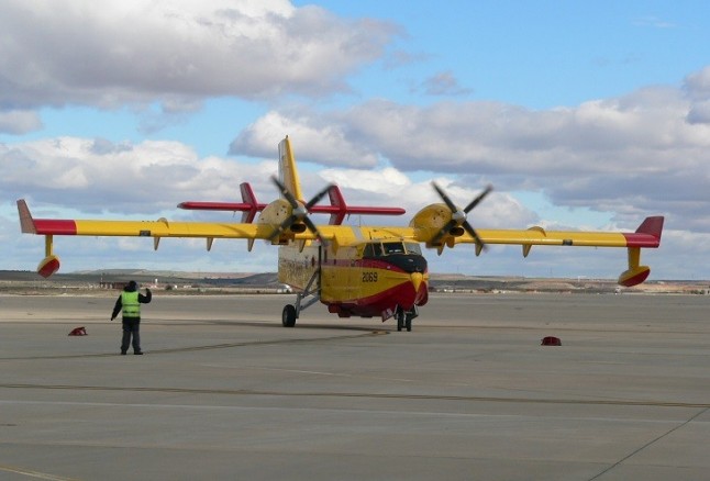 Regresan a España los dos aviones enviados por el Gobierno a Grecia para ayudar a la extinción de incendios forestales