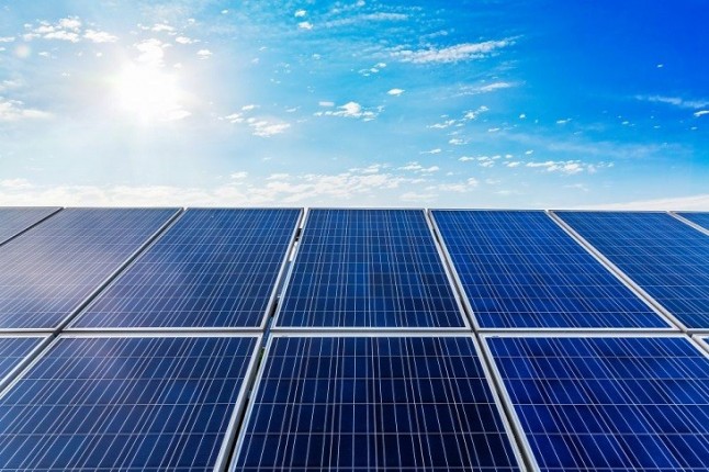 Solución a una trampa que limita la eficiencia de los paneles solares