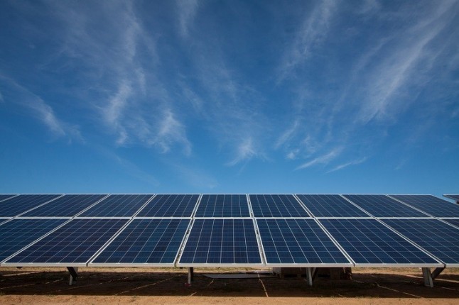 Construcción de tres plantas de energía solar fotovoltaica a X-Elio y Grupotec en Andalucía