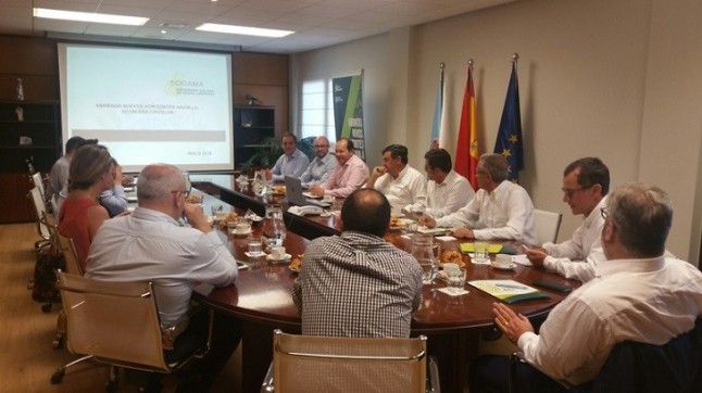 Gerentes de las entidades adscritas a Aeversu visitan la nueva planta de recuperación de materiales de Sogama en Galicia