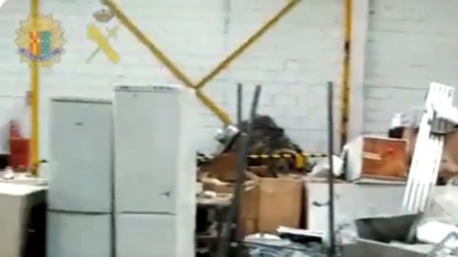 Desmantelan una nave de Getafe donde se emitían contaminantes a la atmósfera al manipular neveras antiguas