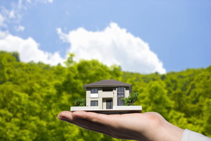 Una maqueta con la vivienda más sostenible se instala en la Plaza Nueva de Sevilla