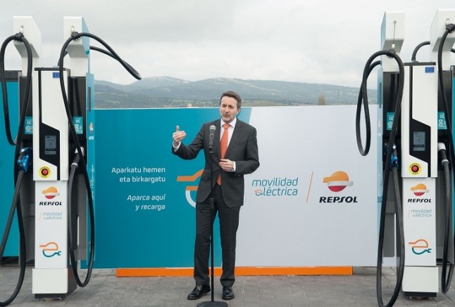 Repsol inaugura en Álava el primer punto de recarga ultra-rápida de la Península para vehículos eléctricos