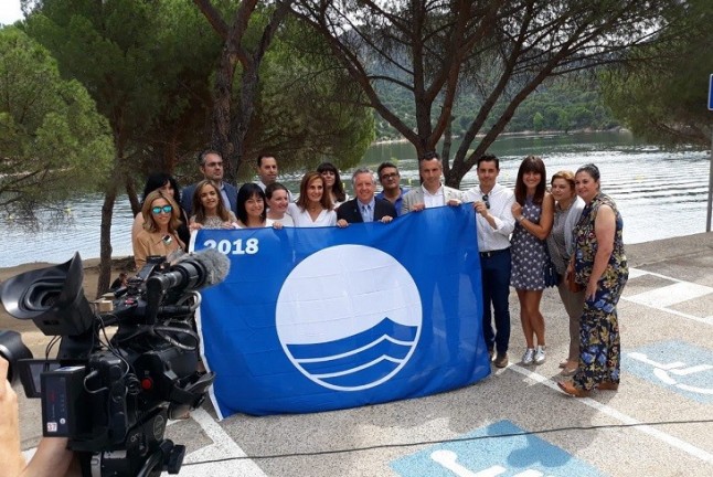 La bandera azul del pantano de San Juan es un compromiso con la naturaleza
