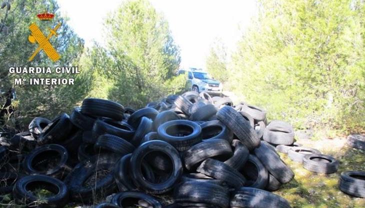 Tres investigados por una decena de vertidos de neumáticos usados en municipios de Valladolid y Burgos