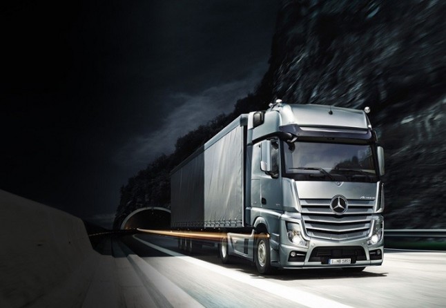 Mercedes-Benz lanza los primeros camiones eléctricos para el transporte de alimentos en Hamburgo