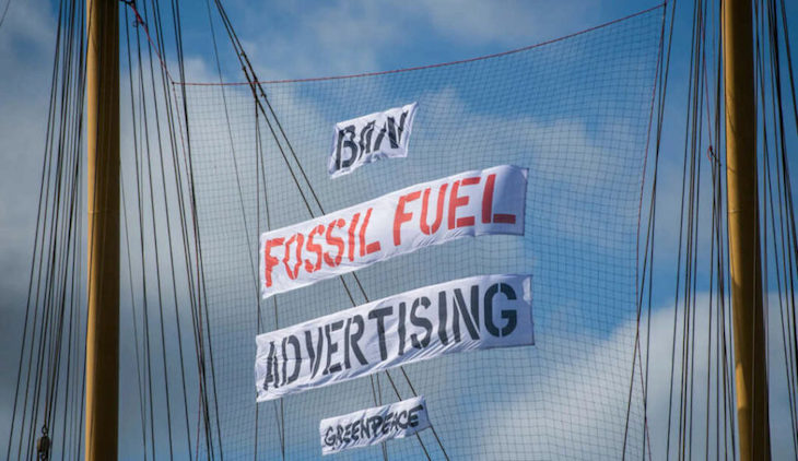 Greenpeace quiere prohibir la publicidad de los combustibles fósiles