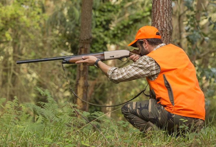 Más de 800 granjas españolas se dedican a criar animales en cautividad para matarlos a ‘balazos’