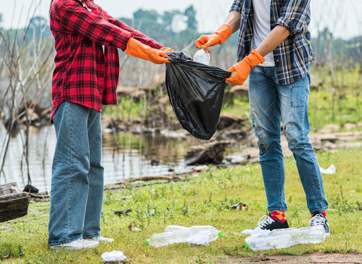 La mayoría de los españoles quiere más puntos de reciclaje en entornos naturales