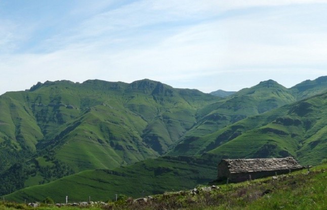 Ecologistas se movilizan para que no se construyan parques eólicos en la Montaña Pasiega
