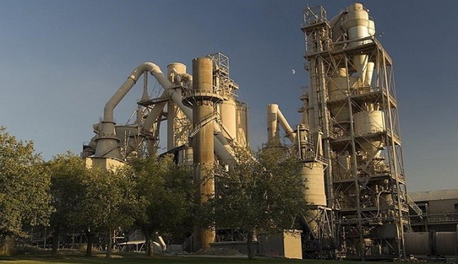 Medio Ambiente sanciona con 52.000 euros a Cemex por carecer de autorización de emisiones en dos canteras