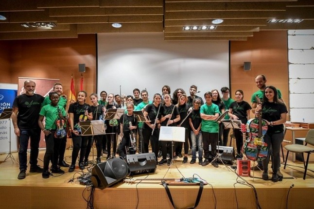 Ofrecerá un concierto la Orquesta de la Música del Reciclaje en Navidad a los residentes del Centro Alzheimer Fundación Reina Sofia