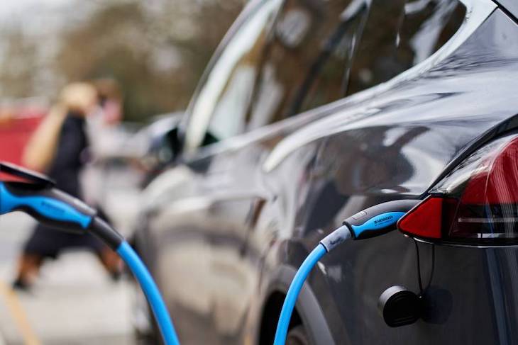 Los vehículos eléctricos en ‘carrera’ para conseguir ser más asequibles