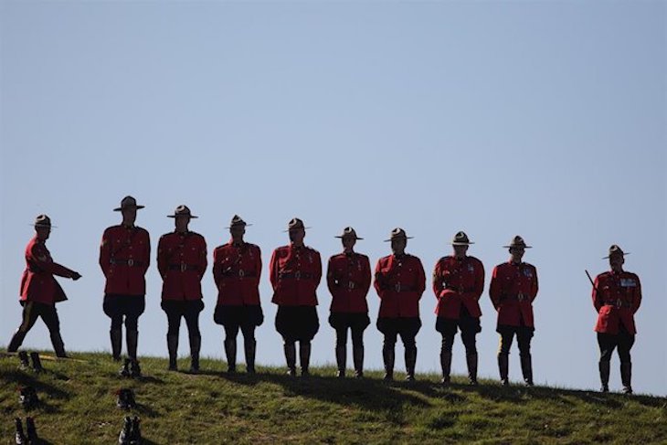La Policía de Canadá ‘se cubre de gloria’ y detiene a varios indígenas en contra de la la red ferroviaria en Ontario