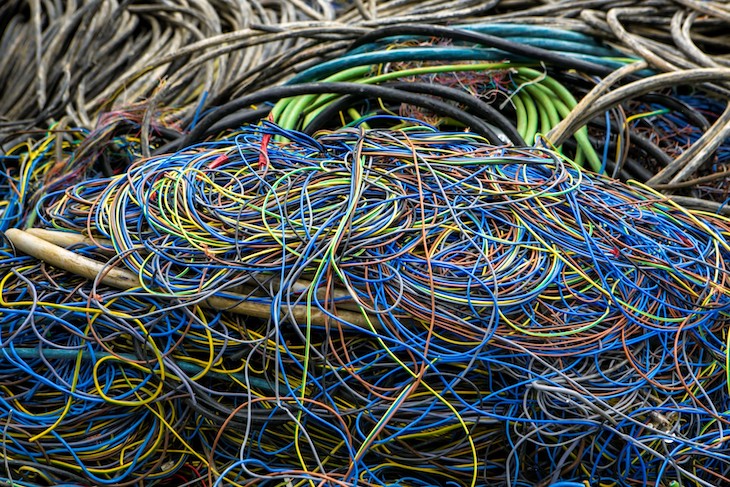 Desechos de plásticos de cables para mejorar los compuestos de yeso en los edificios