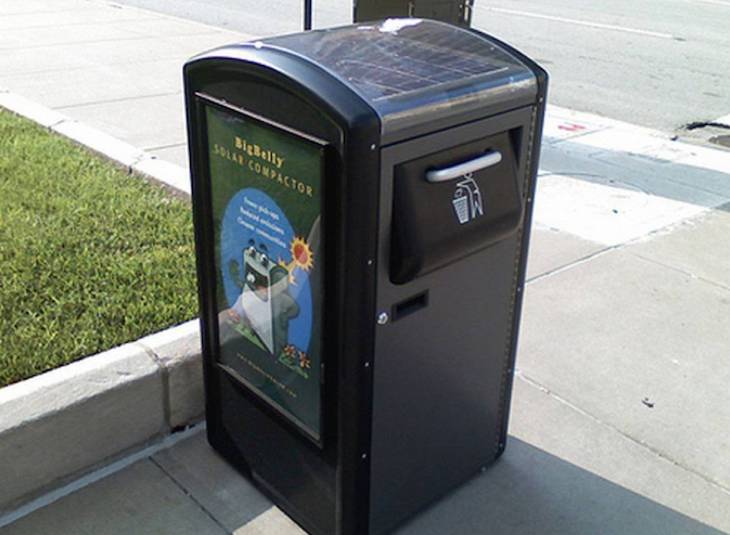 Málaga ‘apuesta’ por la gestión de residuos con papeleras alimentadas con energía solar