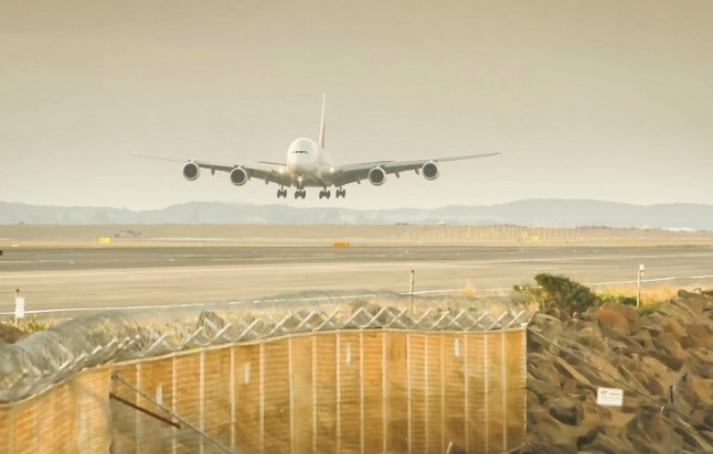 Por un impuesto al combustible para aviones