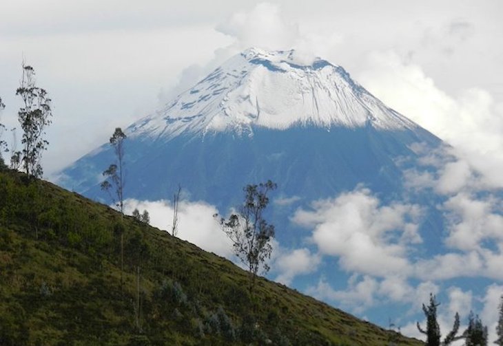 Señales de potencial colapso en un volcán activo de Ecuador