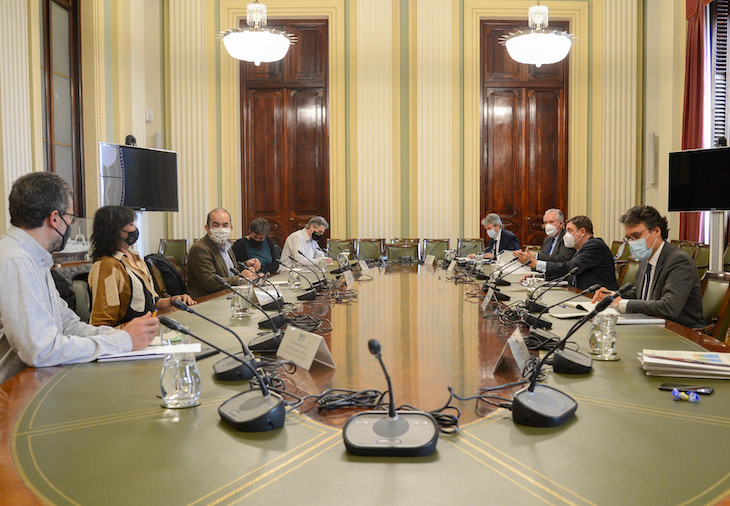 Luis Planas aborda con los ecologistas el papel de la sostenibilidad en la nueva PAC