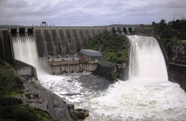 El Congreso pide que los ingresos de nuevas concesiones hidroeléctricas permitan rebajar la tarifa de la luz