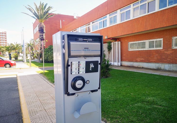 Los puertos de Almería y Carboneras implementarán puntos de carga para coches eléctricos