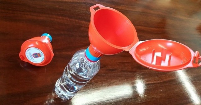 Camargo reparte embudos especiales para fomentar el reciclaje de aceite de cocina usado