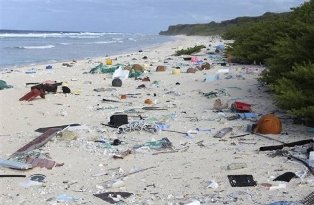 Cientos de toneladas de plástico en remotas playas de islas del Índico