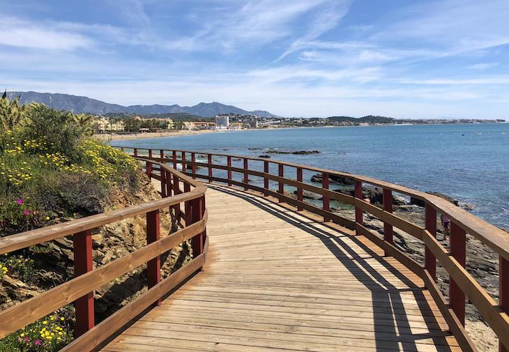 Ya puedes disfrutar de la ‘Senda Litoral’ que mejora la comunicación peatonal entre Casares y Estepona