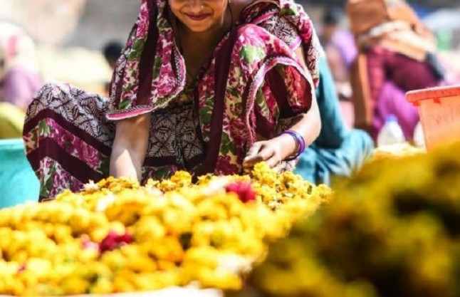 Nace una empresa para luchar contra el impacto ambiental provocado en el río Ganges debido a las ingentes cantidades de flores arrojadas