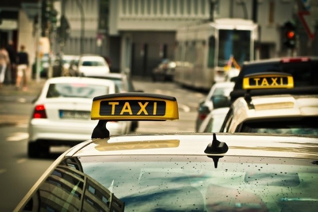 Los taxistas de Madrid podrán realizar trayectos a precio cerrado y rebajas en caso de contaminación