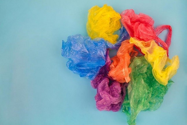 Amigos de la Tierra pide la prohibición total de todos los plásticos por sus efectos "cancerígenos y cardiovasculares"