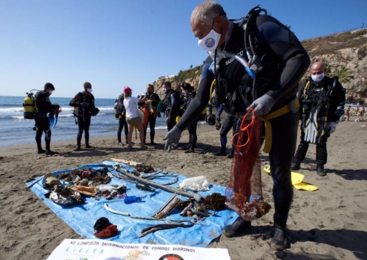 La Red de Vigilantes Marinos retira del río Júcar y del Guadiela 1.200 kilos de basura