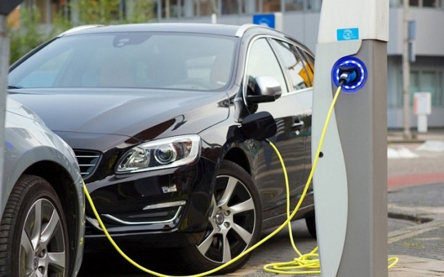 ACEA intenta asustar con desempleo por la transición a los coches eléctricos