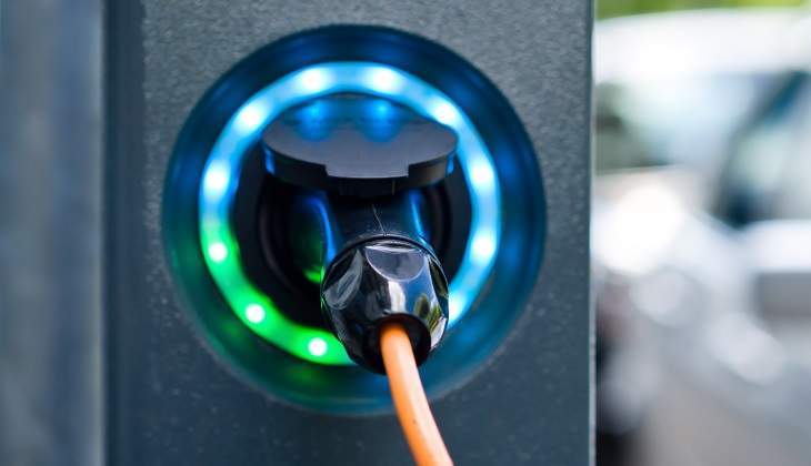 El PSOE presiona para incentivar el coche eléctrico