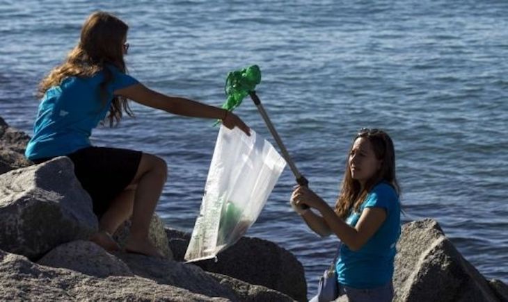 Barcelona organiza una recogida de residuos en el litoral junto a ecologistas