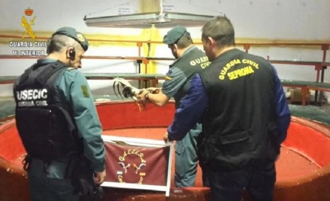 Desmantelado un reñidero clandestino de gallos en una nave industrial de Cijuela (Granada)