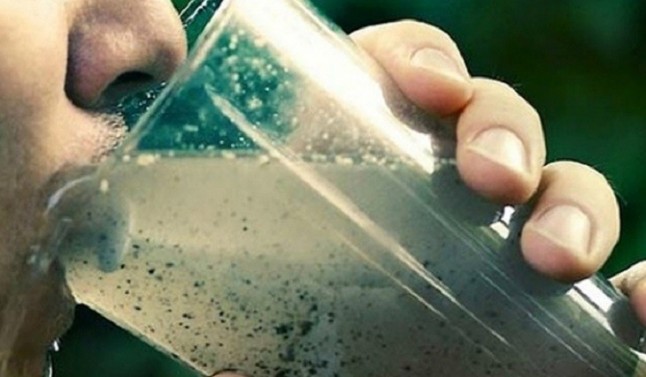 Agua con metales pesados se vuelve potable gracias al metal líquido