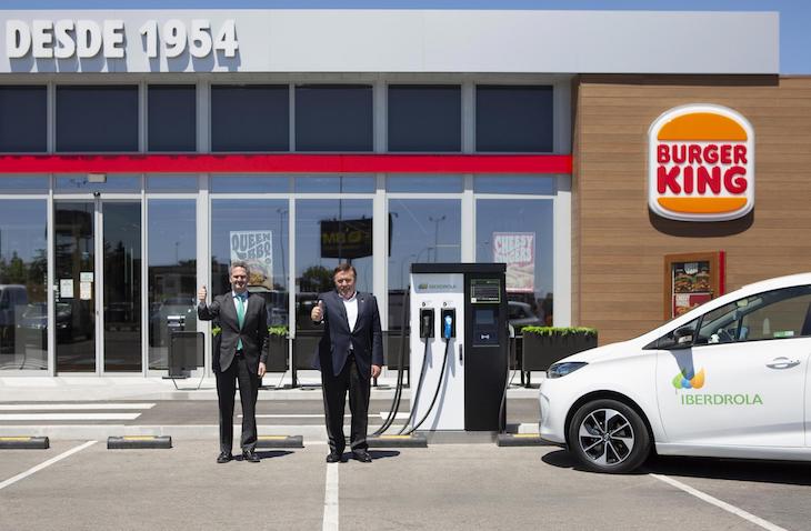 Iberdrola Instalará 400 puntos de carga de vehículos eléctricos en restaurantes del Grupo RB Iberia