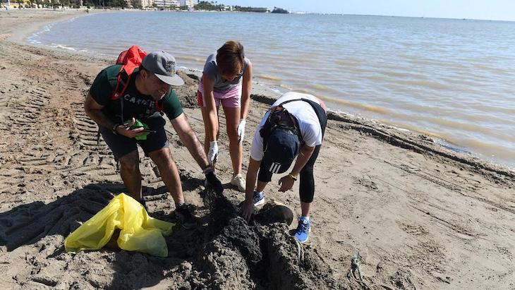 Proyecto Libera lanza una nueva edición de la campaña 1m2 por las playas y los mares contra la basuraleza en la costa