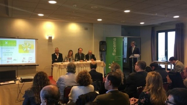 Flacema y Cementos Cosmos imparten un taller sobre economía circular a jóvenes de Córdoba