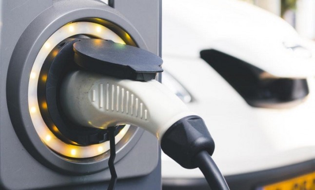 España defiende la neutralidad tecnológica hacia el coche eléctrico