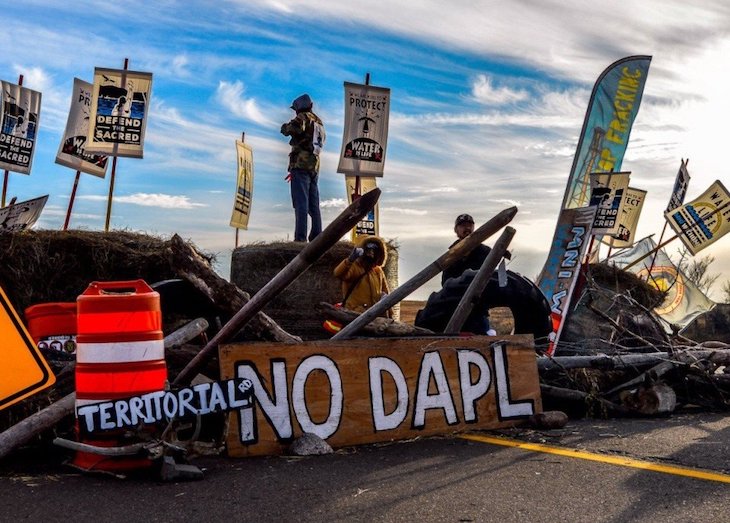 Un juez de EEUU ordena el cierre del oleoducto Dakota Access
